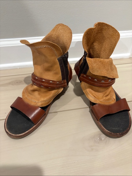 Free People Shoes - Free People Two-Tone Brown Tan Leather Open-Toe Sandals